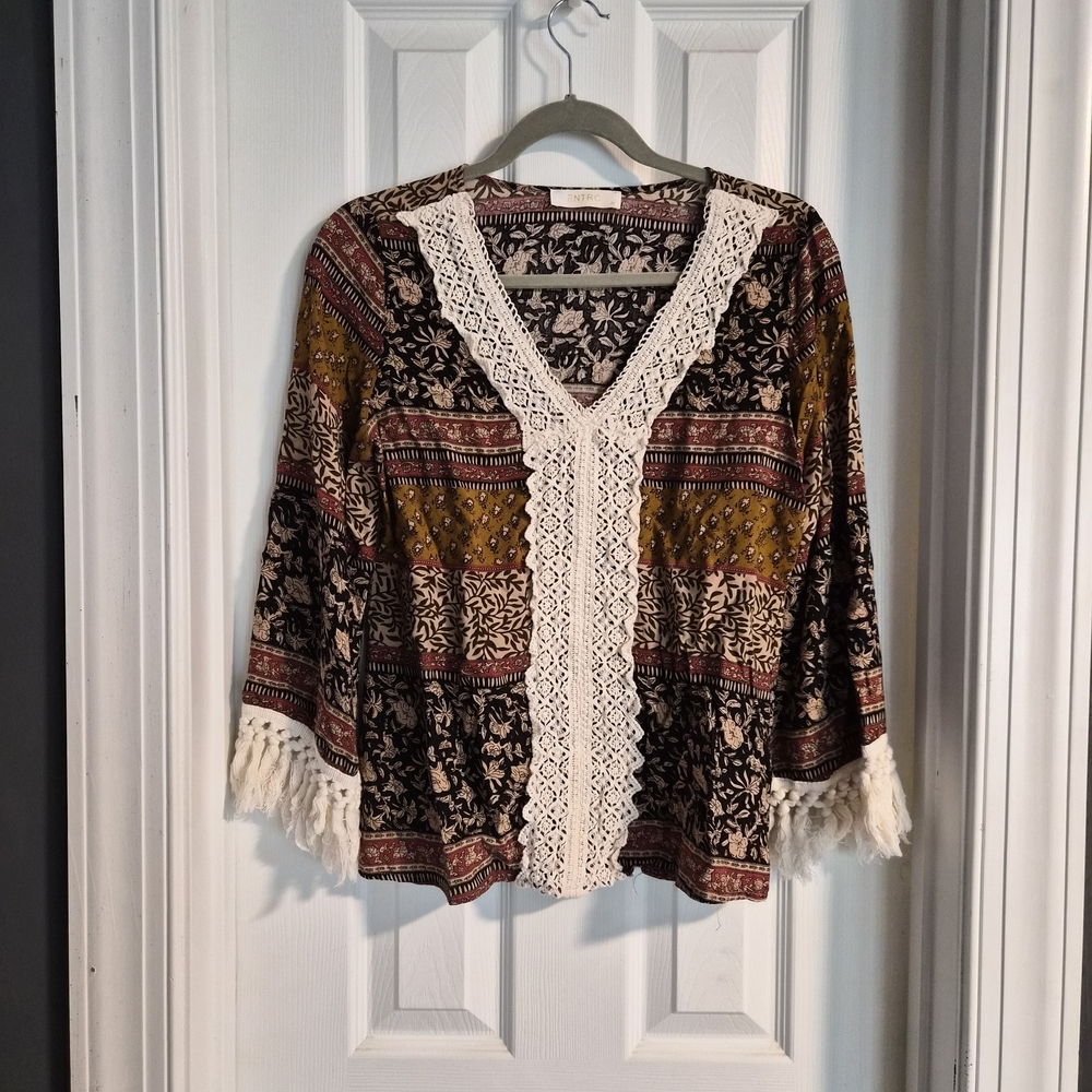 Entro‎ Boho Mixed Floral Print Crochet Lace Tassel V-Neck Top Womens Size Small